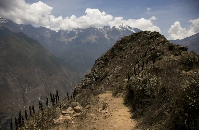 hike-through-apurimac-canyon-ruins-choquequirao-inca-archaeological-site-peru (1)