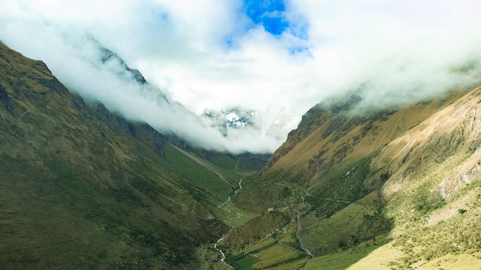 Vista de montaña en Lucmabamba