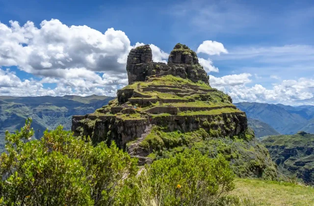 ancient-inca-ruins-waqrapukara-andean-mountains-peru (1)