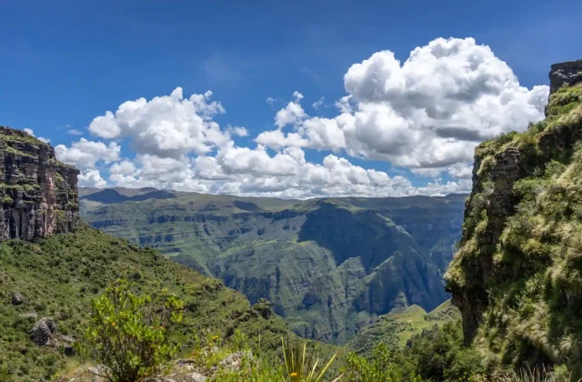 majestic-rocky-mountains-seen-from-waqrapukara-scenic-inca-site-peru (2)
