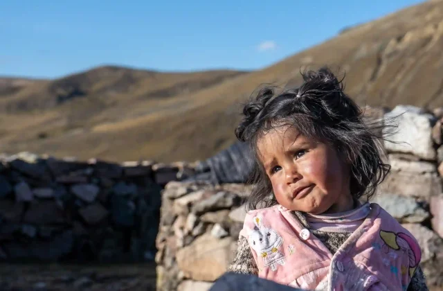 photo-book-andean-girl-from-pacchanta-community-ausangate-cusco-peru (1)