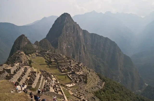 machu-picchu-peru-monument-wander (1)